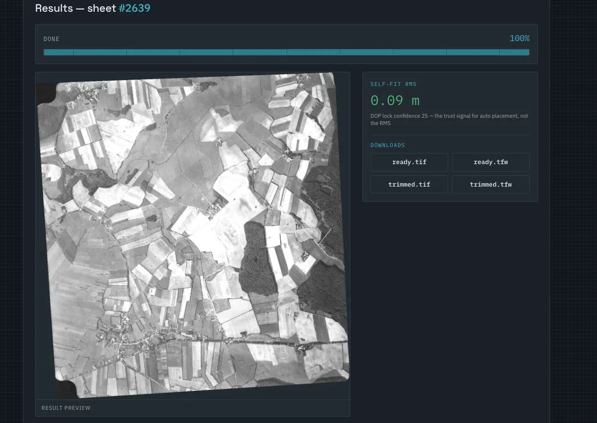 The finished result for one scanned sheet: the warped and trimmed aerial photograph beside its self-fit accuracy figure and the georeferenced GeoTIFF and world-file downloads.